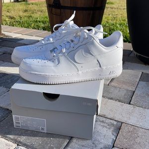 Like new mens Nike Air Force 1